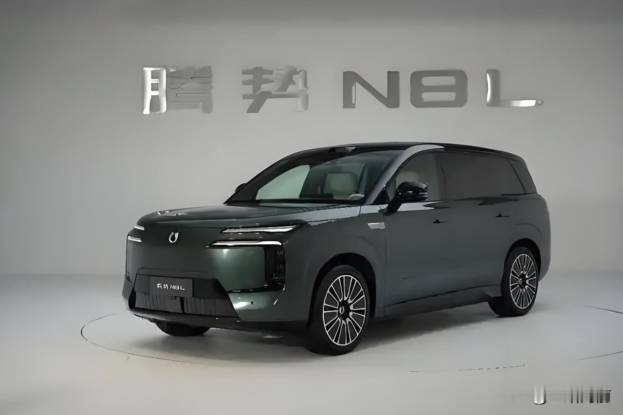 按照腾势的一贯风格，24小时过去，官方必发大定战报，上市当晚把“10倍服务器被挤