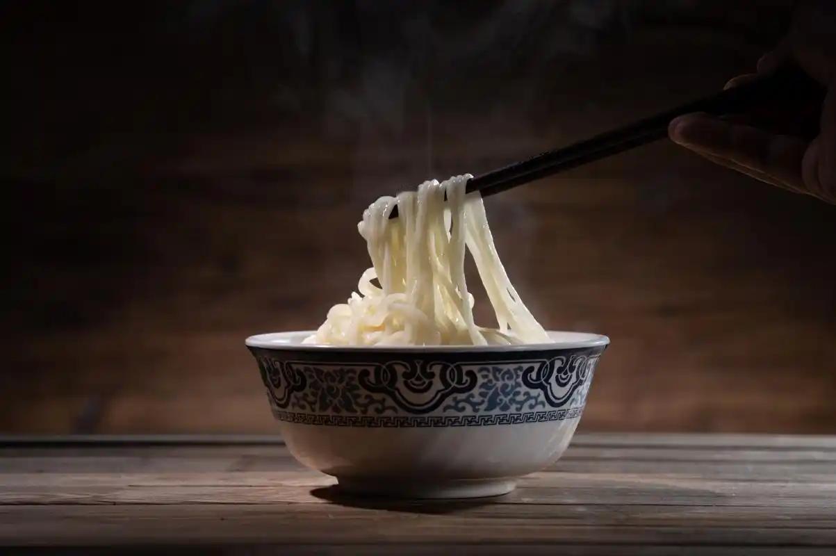 天气转凉，糖尿病人注意：晚餐宁可吃面，也不要随便吃这7物：都说糖尿病人要少吃面