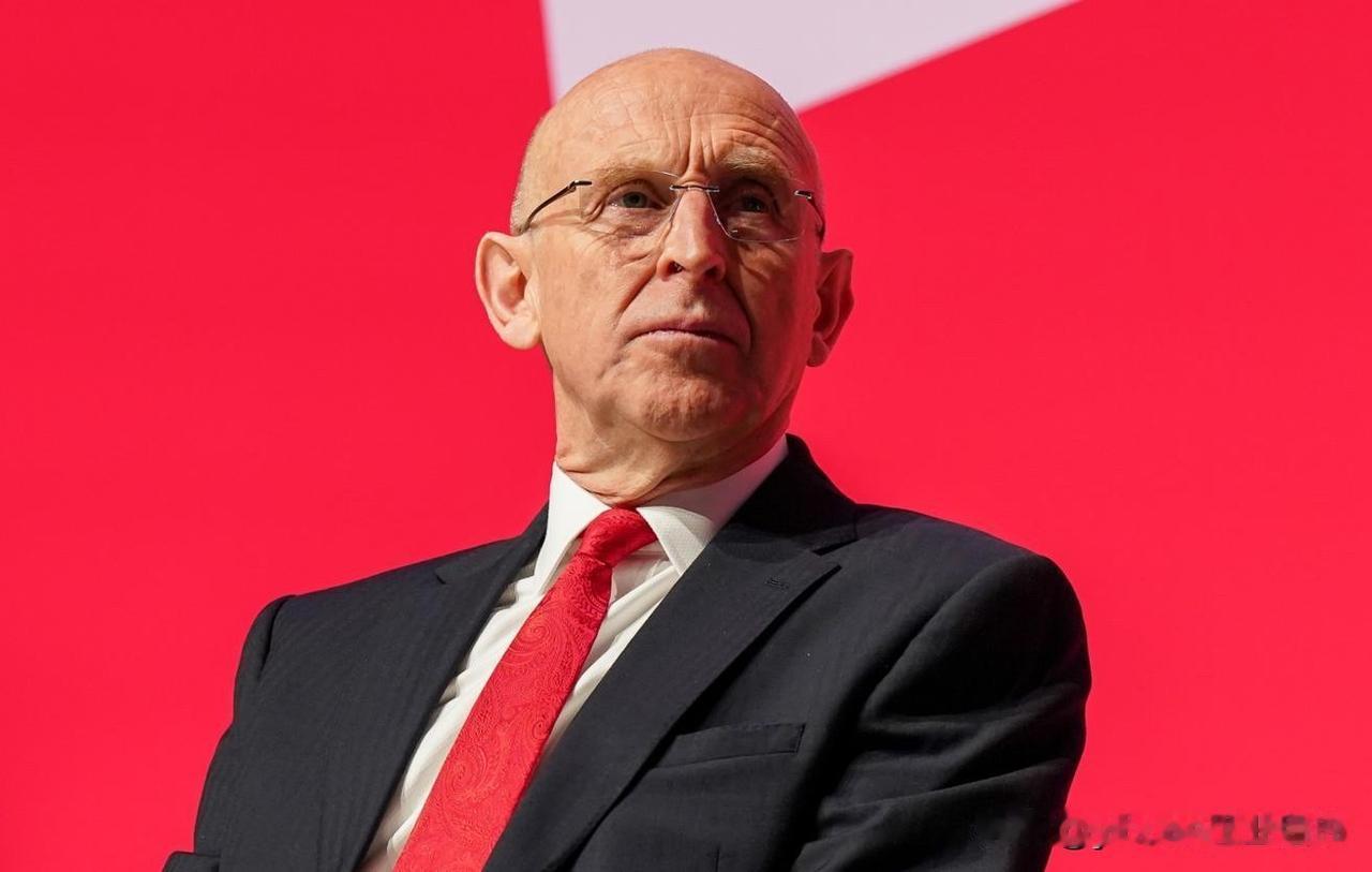 英国国防大臣希利没钱用就辞职！他在给首相斯塔默的辞职信中表示，首相与政