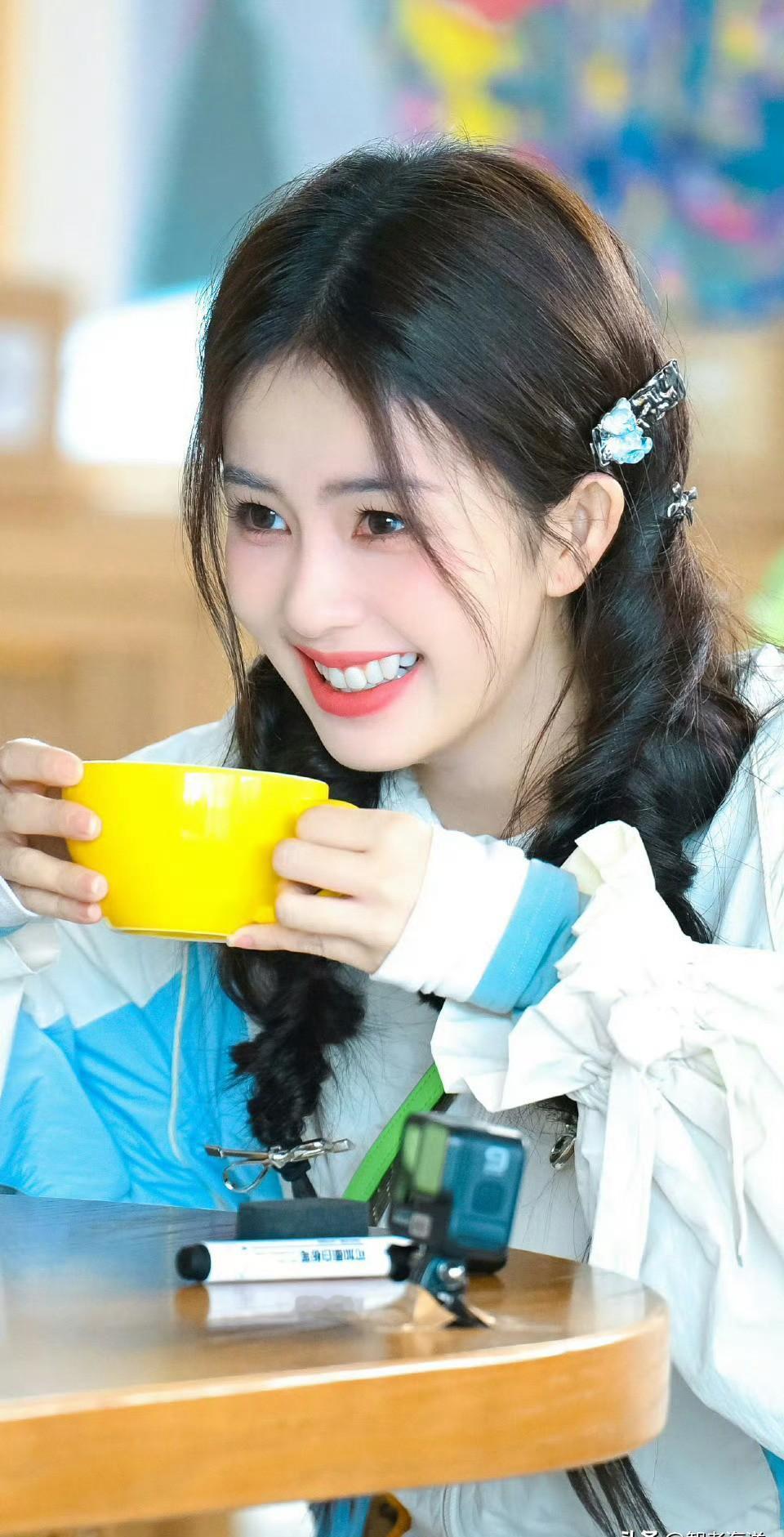 在“人设”批量生产的娱乐圈，白鹿的存在就是一剂“兴奋剂”。看看这姐们干了啥。