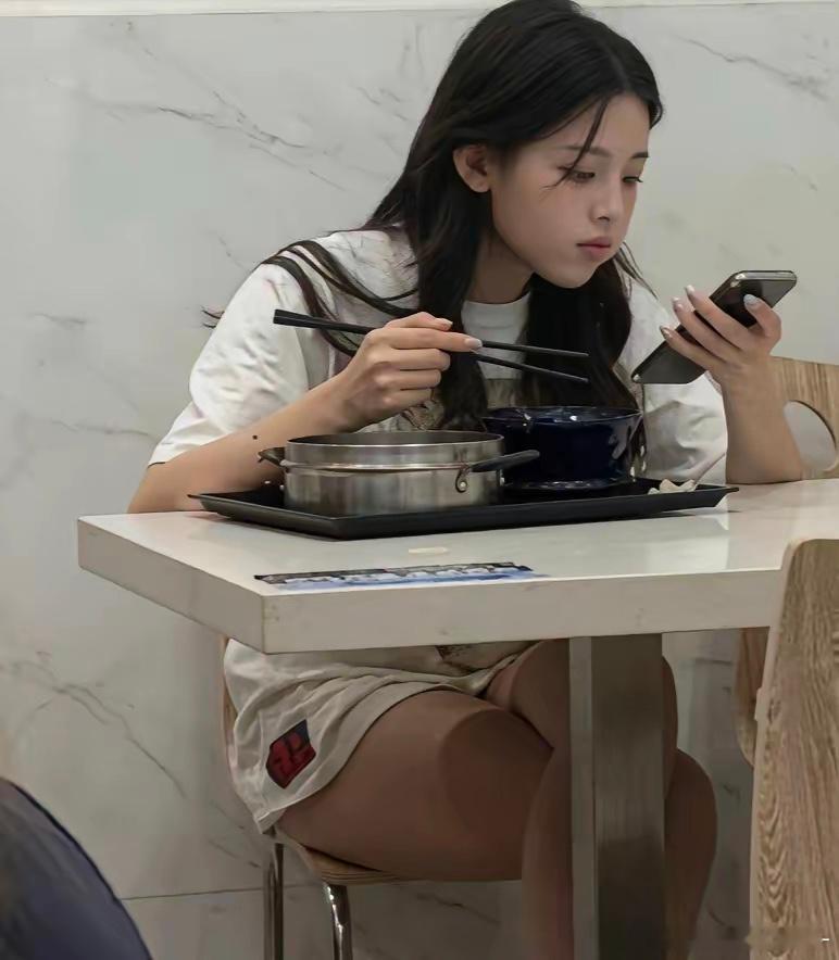 当初厂里的杨超越，谁能想到未来会成为顶流