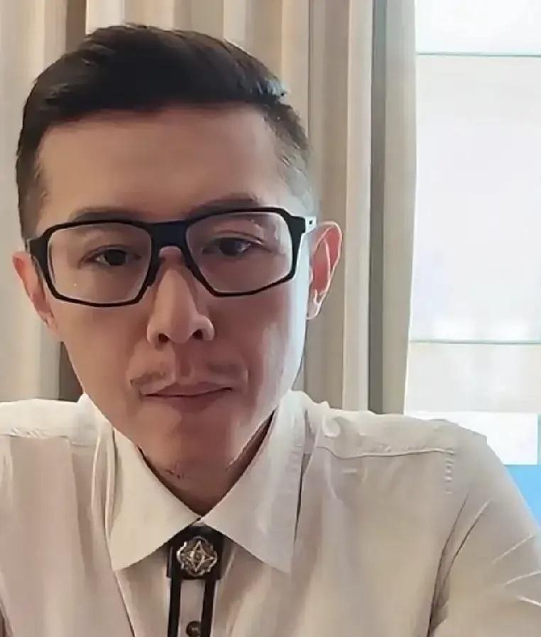 “大冰老师，我手里就10万存款，现在到底该创业还是找工作？”连线里，36岁的姑娘