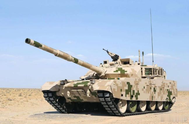 巴民众拍到VT坦克向边境集结VT-4型主战坦克全长7.2米，宽3.4米，高2