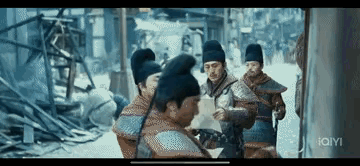 《太平年》不看不知道，郭荣被通缉，他无法出城，只好躲在冯道冯令公府邸。冯道以为，