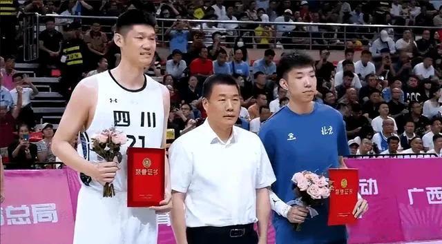 北京时间6月12日消息，全运会男篮资格赛A组最后一轮继续进行，备受关注的四川男篮