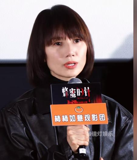 有没有发现，袁泉真的有点不对劲，她都快五十岁的人了，脸怎么反而比年轻时更好看