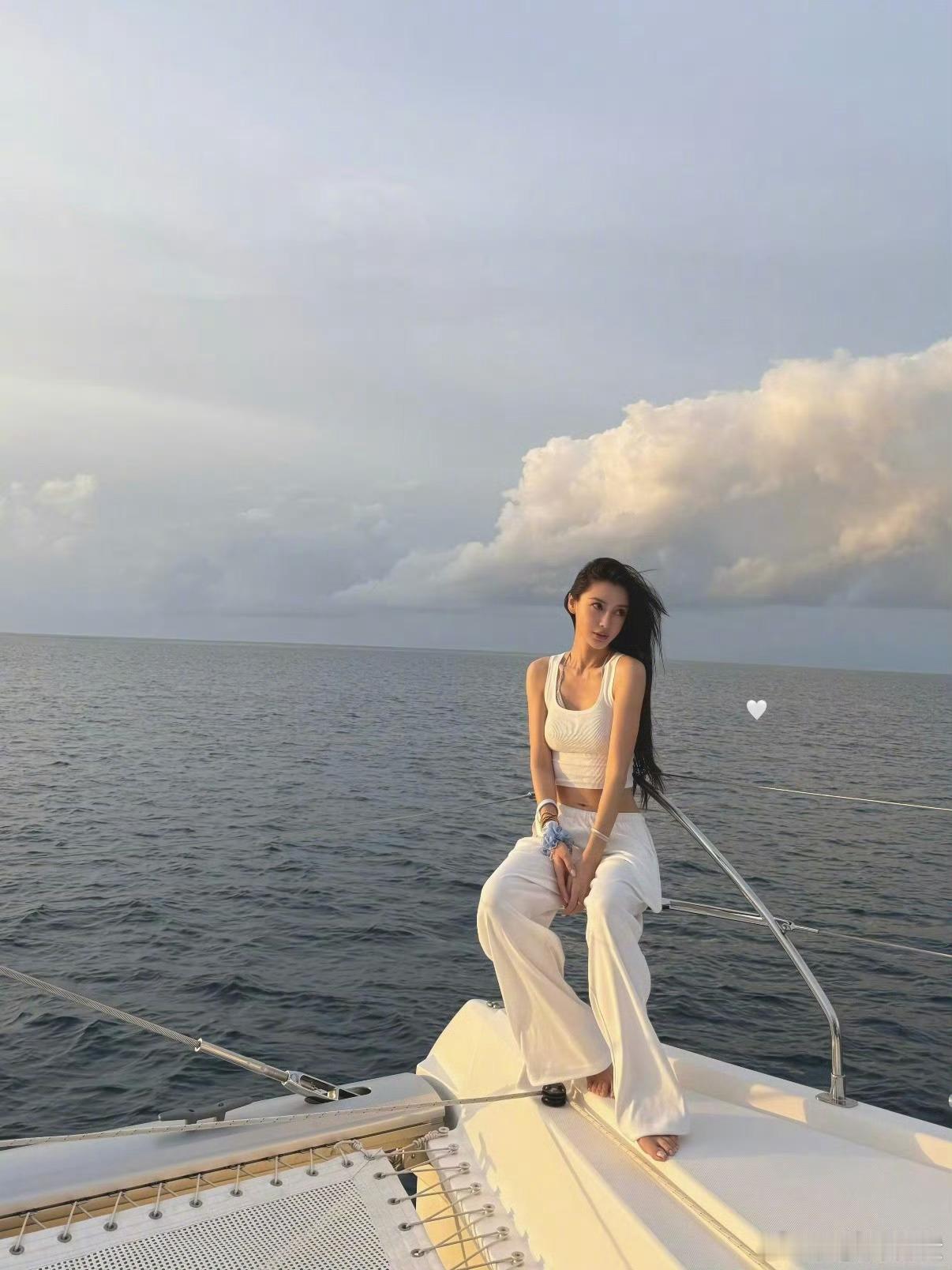 Angelababy马尔代夫游客照这才是37岁该有的状态吧！Angelababy