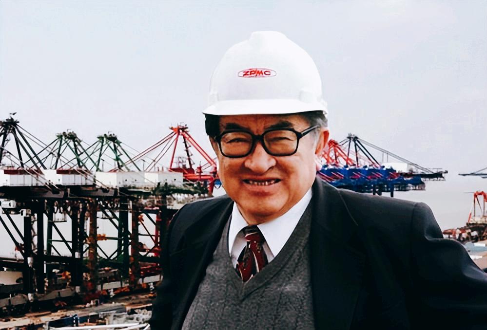 1995年，荷兰人以侵犯专利为由，将振华港机告上国际法庭，谁知，年过花甲的管彤贤