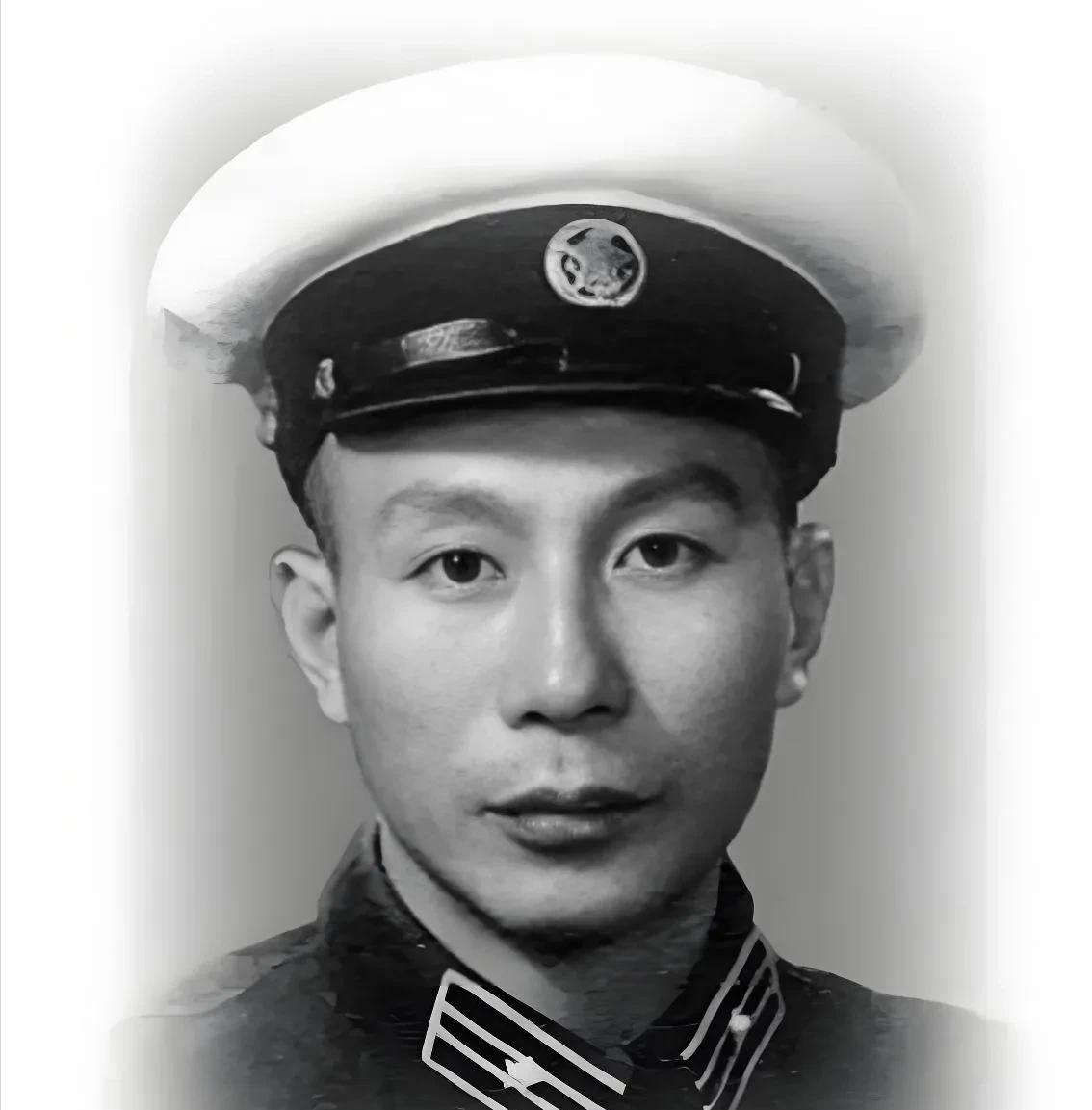 1955年，一艘仅22吨的解放军鱼雷艇突发故障，带着仅剩的一枚鱼雷艰难返航，迎面