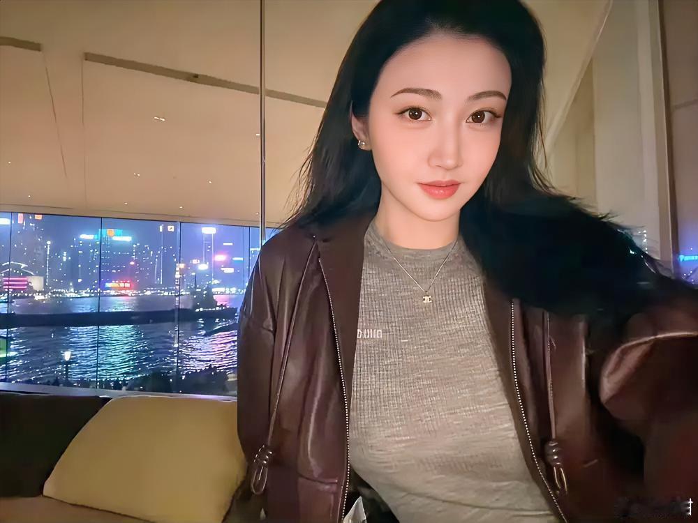 其实我也不理解。孙当然不是什么善类，可景甜也不无辜吧。她跟孙在一起时，这