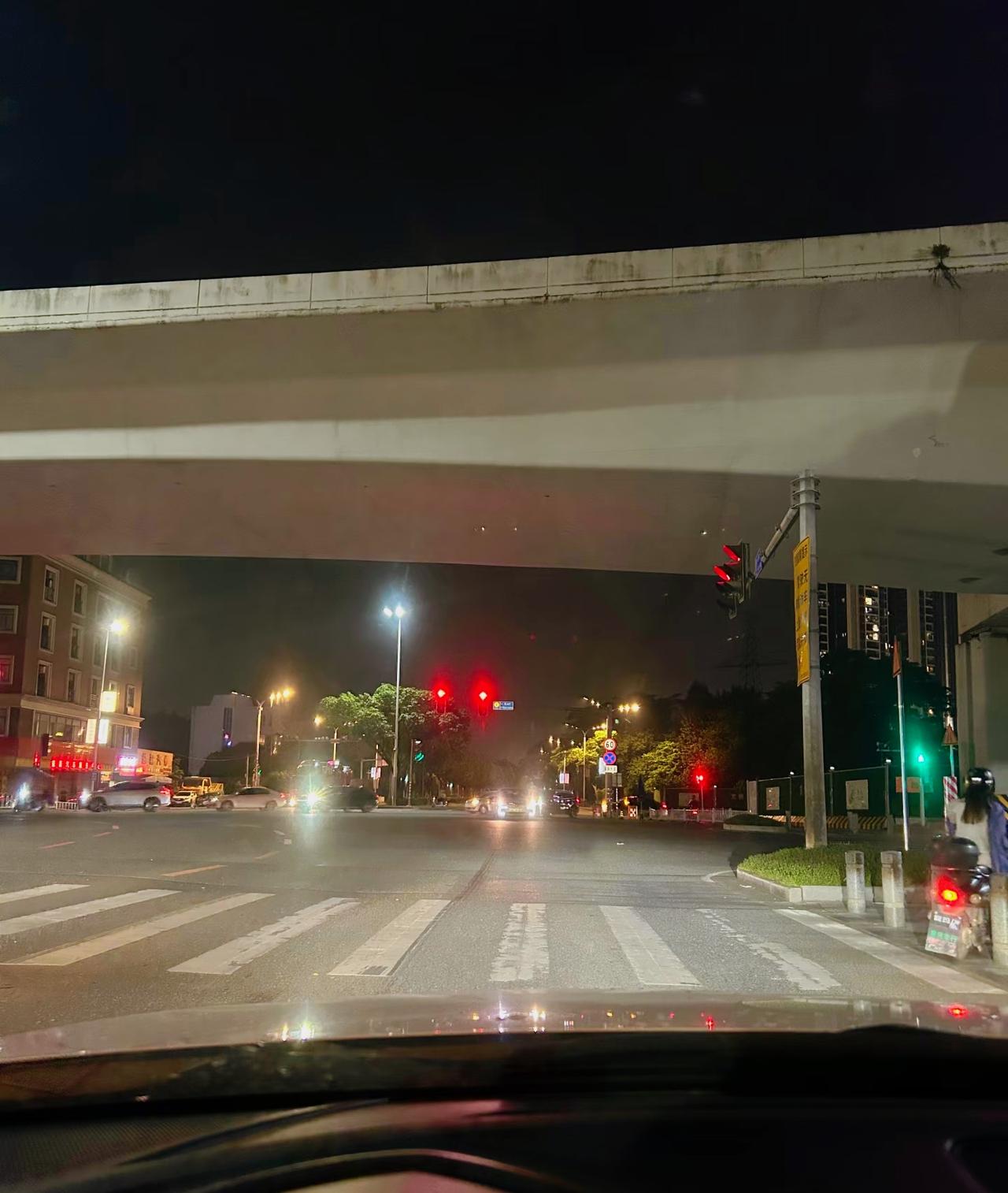 刘震云：）“家贫而妻美，无权而多财，就会有好色之人算计你。势弱而早慧，就会有邪