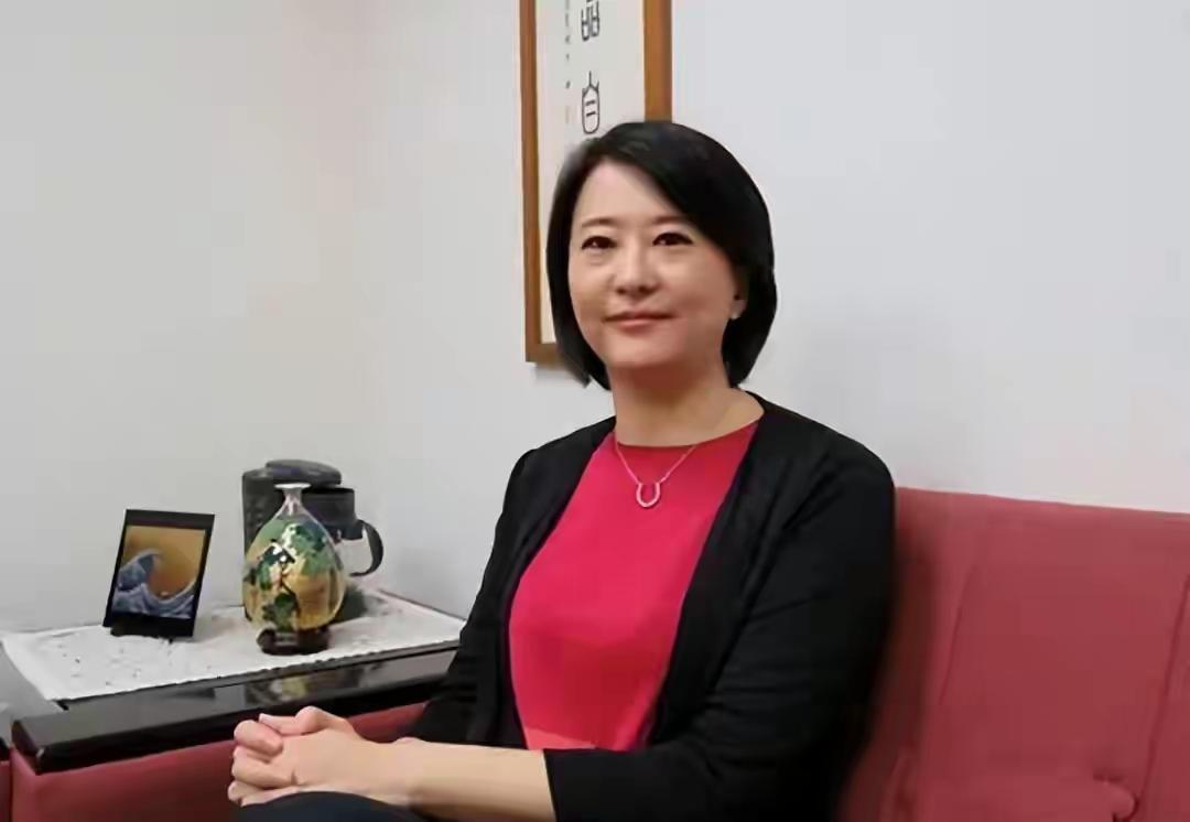 王鸿薇说到了问题的实质。就是这次台湾面临的东部海域的问题，王鸿薇说，不是台湾要抗