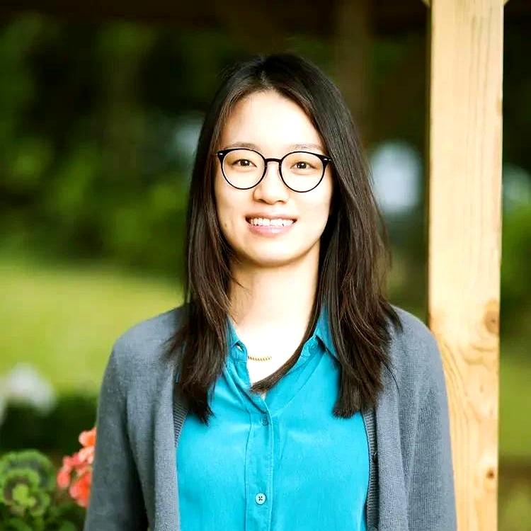 王虹把挂谷猜想这块硬骨头啃下来之后，丘成桐抛出“回国任教”的话题，网上立马吵开了