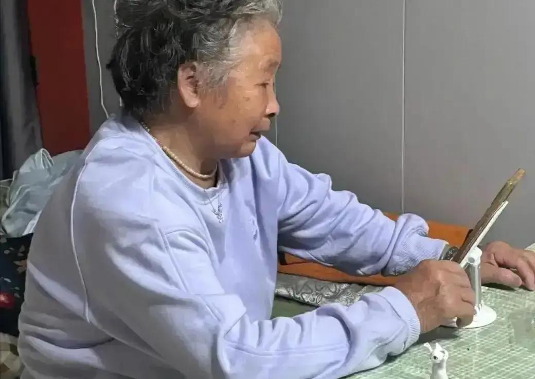 6年过去，王宝强赢了8亿，马蓉却连酒庄都保不住当年闹得人尽皆知的离婚，如今