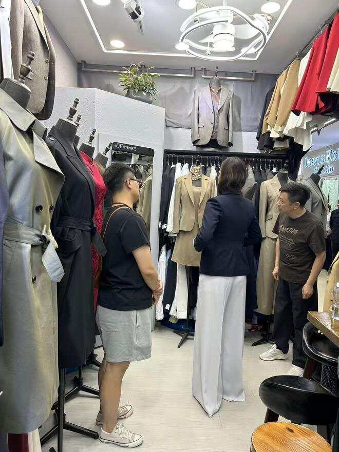 武契奇夫人在上海买买买，店主紧张到想免费：当时脑袋懵懵的