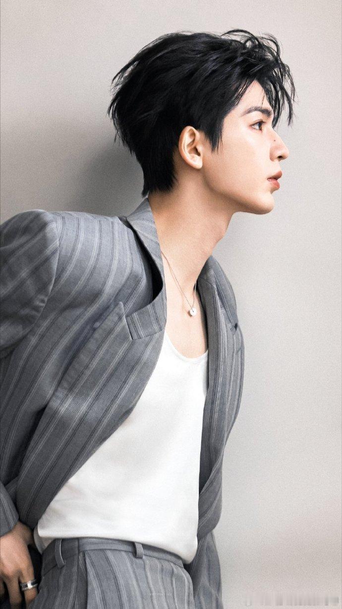 张凌赫谈贝茨定律爱上了张凌赫的大脑张凌赫一本正经讲解贝茨定律，理工男魅力直接拉满