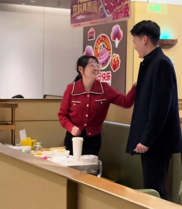 这个女孩做老婆绝对是贤妻良母！男孩眼光不错！