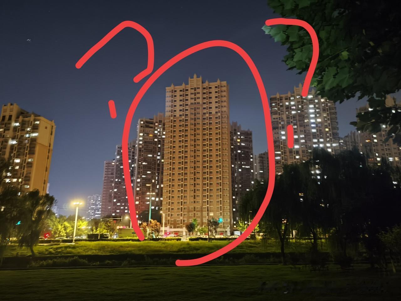 如果这栋黑灯瞎火了十几年的楼，单独只分一套白送给你，你敢一个人或一家子住进去吗？