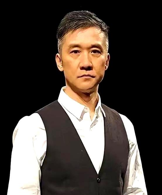 当年他拎着一个旧皮箱净身出户，留下两套北京豪宅和200万给前妻，这事儿你听过没？