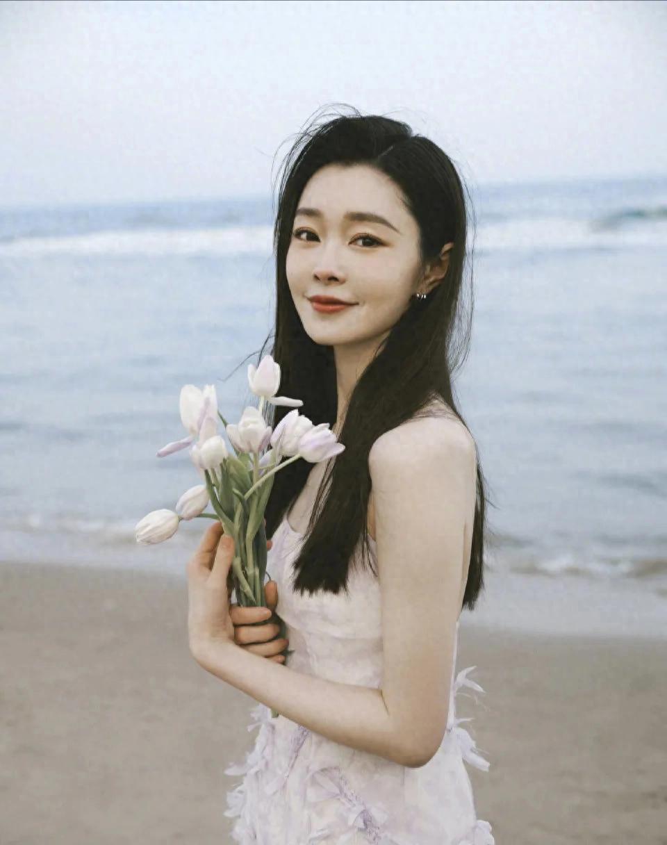 女星宋轶海边写真：唯美优雅、好漂亮！