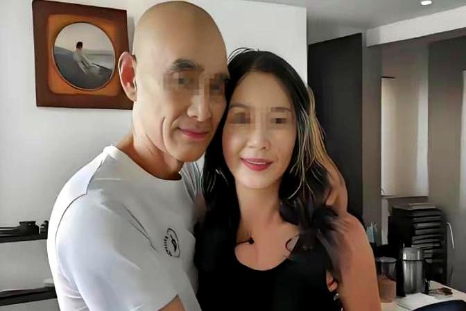 73岁张大爷跟54岁李姐一起过了21年，每月雷打不动给9450块。可到了后来，