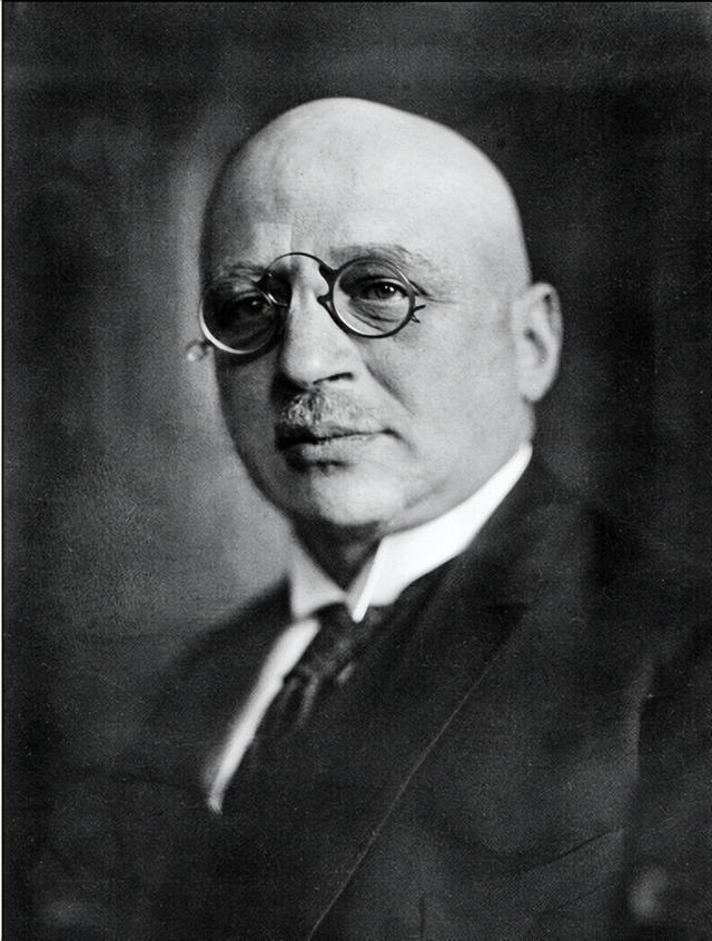 他喂饱了20亿人，却打开了地狱之门，他是人类史上最矛盾的天才。1915年4月