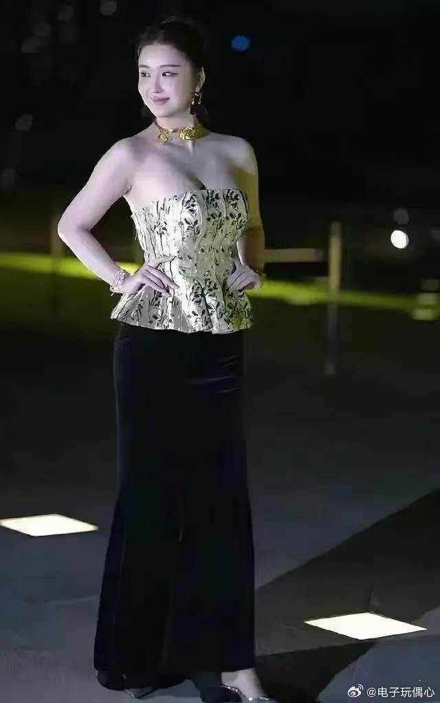 世界小姐中国总冠军陈蕾娜，身材圆润符合国人审美，冠军实至名归