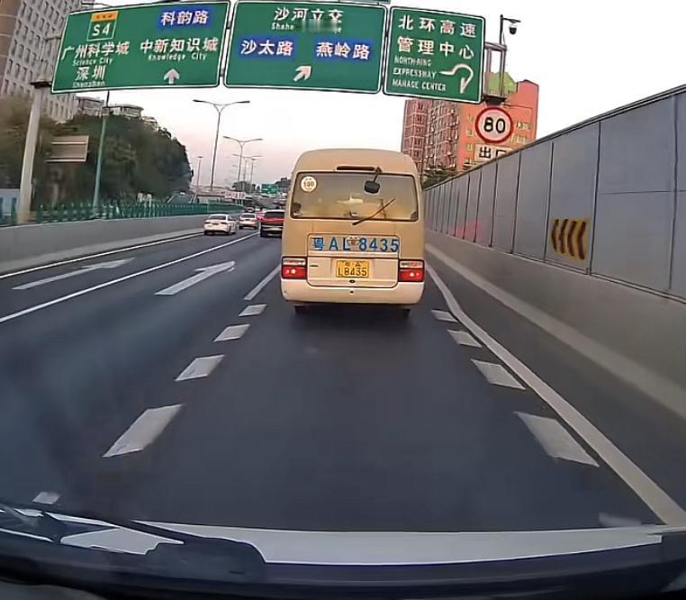 谁说高速公路不可以调头，广州北环高速就可以！之前开四停四有些限行误入的可以不