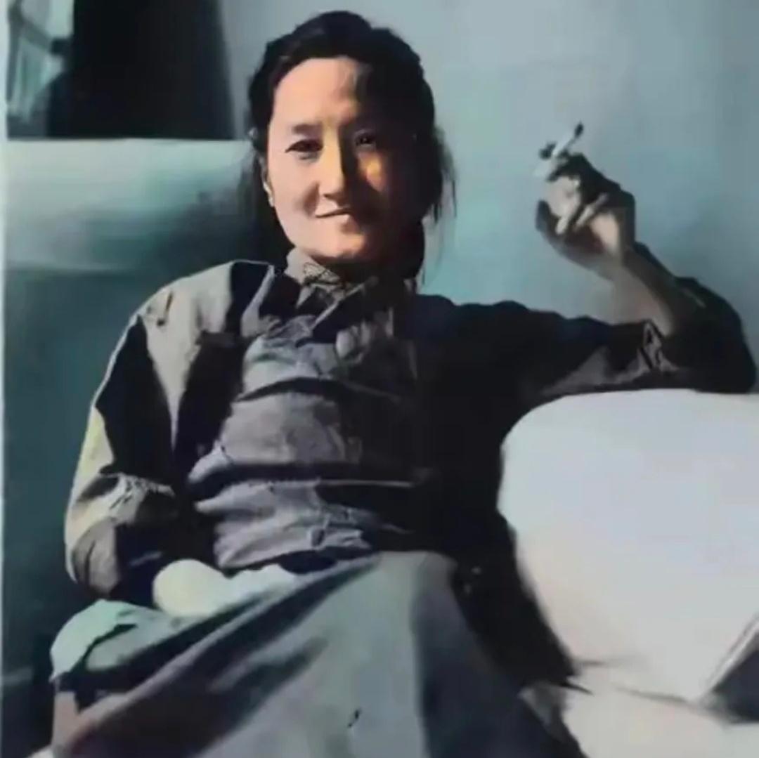 陆小曼：前半生万众追捧，后半生孤守小屋，烟不离手。说起民国时期女子，陆小曼应