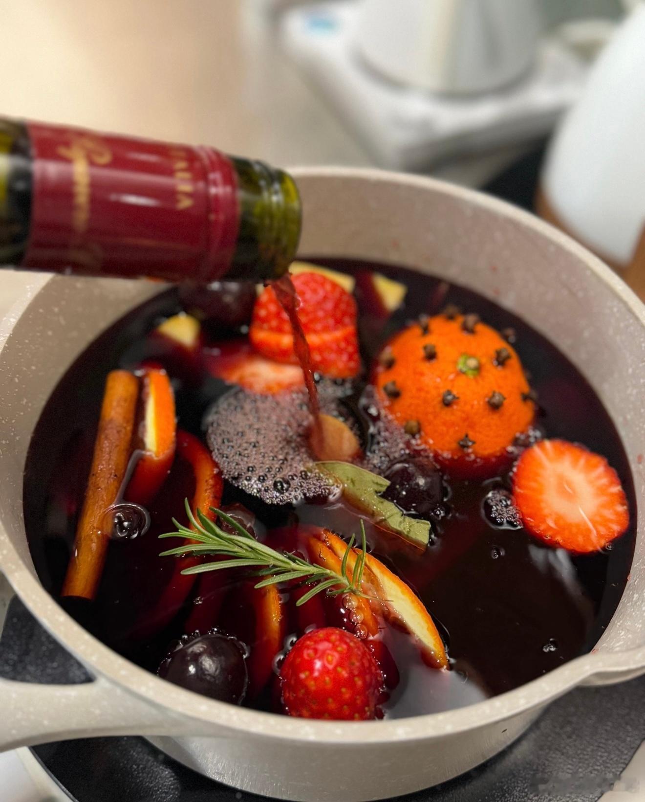 这两种水果太适合加热吃了说实话除了冰糖雪梨，俺接受不了任何水果加热吃，让水果做