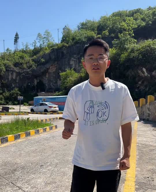 学车学车。搞驾校我都只佩服三种人。第一种人男生学C2，第二种人女生学C1，都