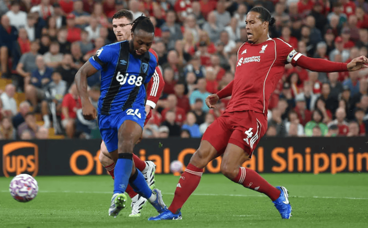 卡拉格: 尽管范戴克状态下滑, 但没他利物浦会更糟