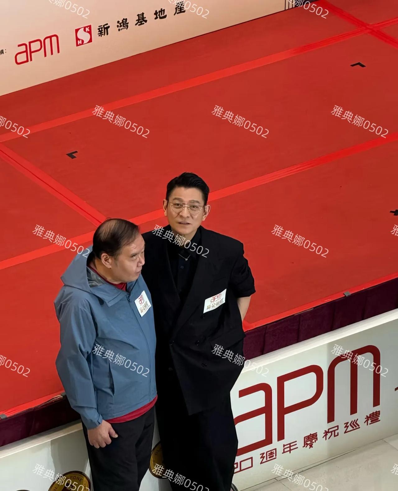 如果你不是亲眼见到刘德华你完全没有办法感受他本人到底有多年轻，多靓仔!怎么会有
