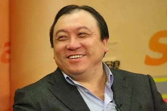 王晶曾在一档访谈节目中说，当年周润发拍完《上海滩》爆红后，于是周润发就想进军电影