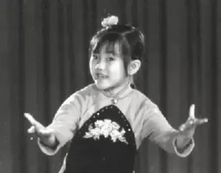 郭兰英一生坎坷，半生风雨，经历过两段婚姻。她的人生经历让人泪奔，郭兰英出生于山西