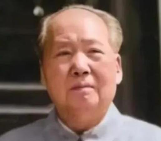 82岁高龄的毛泽东主席突然发问：“功德林，还有国民党战俘吗？”1975年