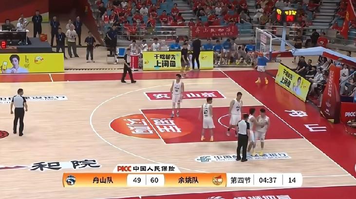 舟山队球员昨晚气性咋这么大，10号球员故意推倒对方的球员，21号球员更离谱，跟主