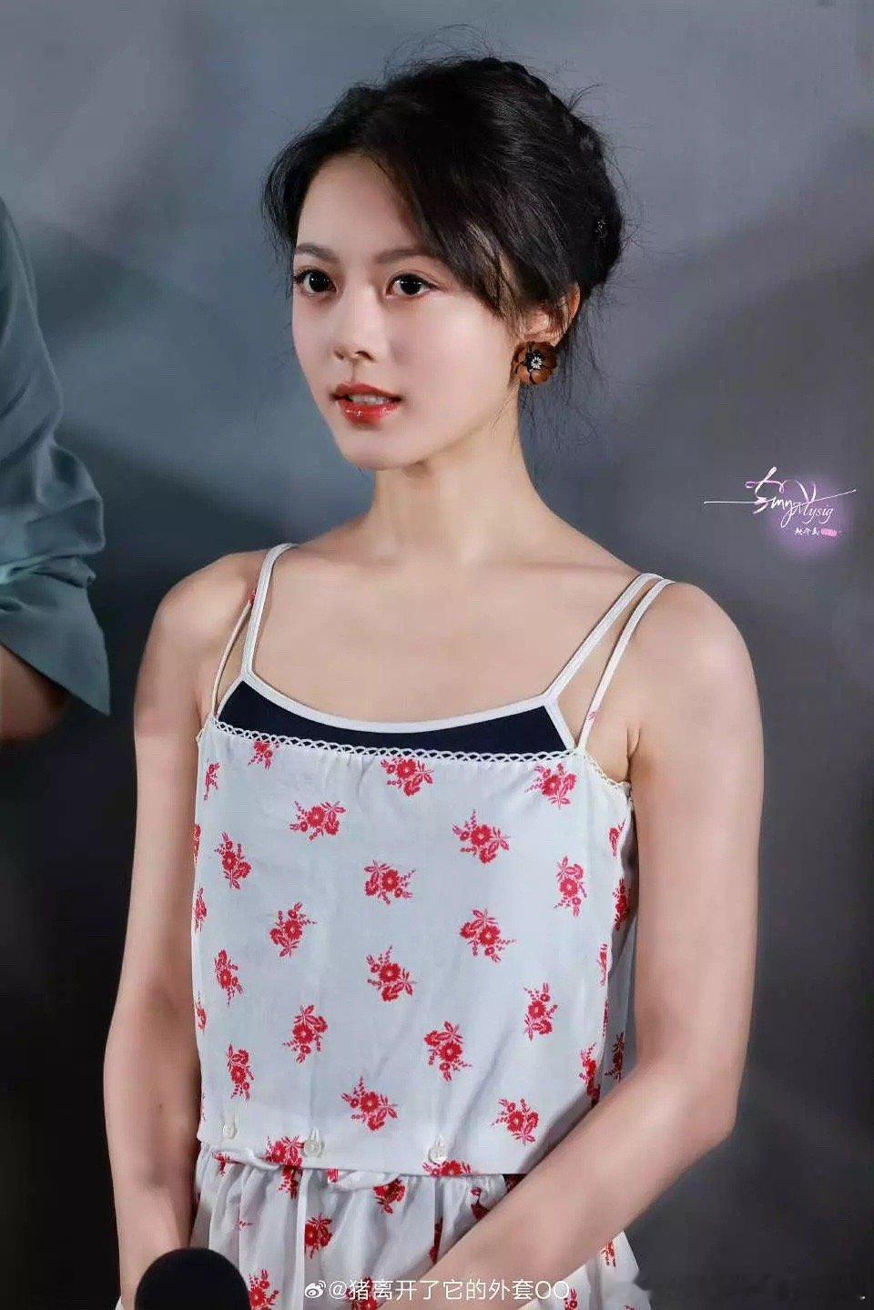 赵今麦造型师审美赵今麦能不能谈个恋爱哦，原来是圈内的男明星都看不上她，找个素人谈