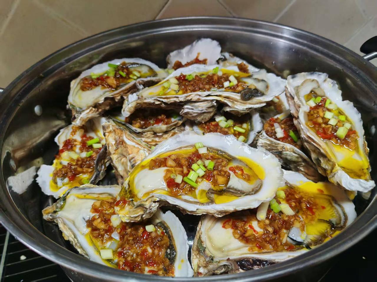 四川美食不止麻辣还有鲜香！即使海鲜到了四川，也会做出独特的味道来，不管什么地方的