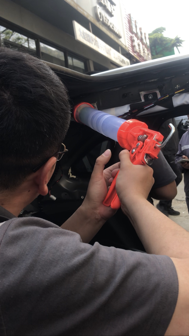 垃圾松散型汽车！3月因为4S店几年来一直修不好全景天窗异响问题，找了一家专业的