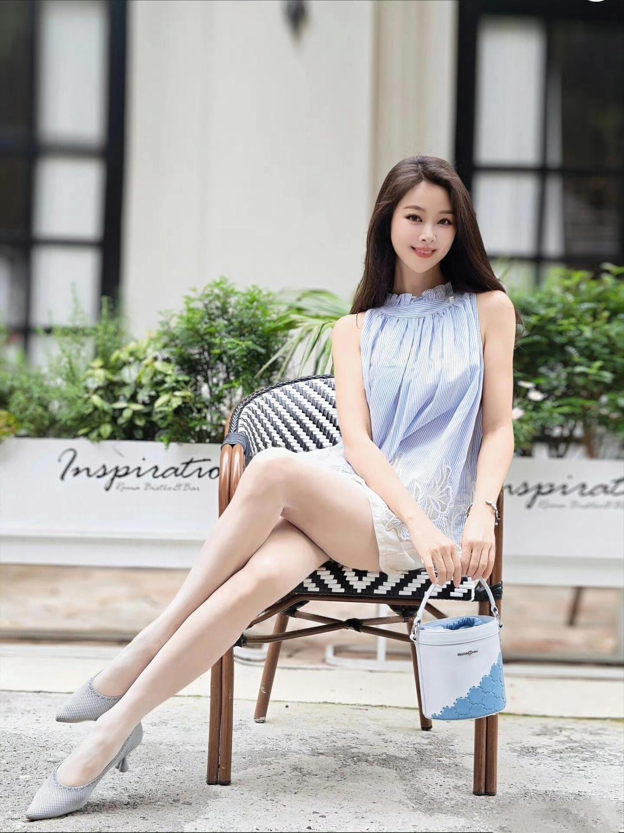 优雅蓝裙，清新夏日，ins风穿搭美女人像群穿搭