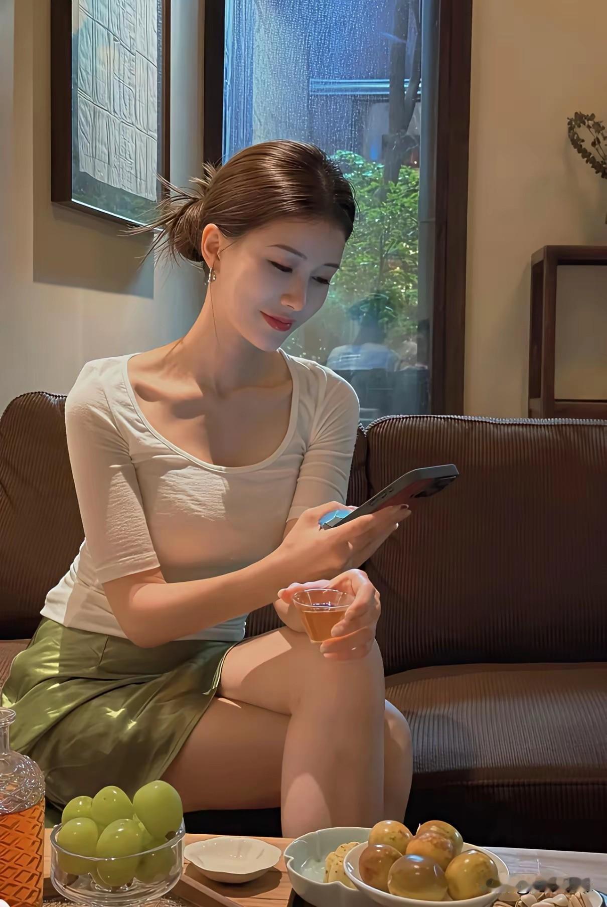 悠闲午后，咖啡与甜点相伴，静享美好时光。下午茶