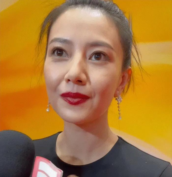 看了这两张图，对赵又廷的“夺妻之恨”瞬间消失了！