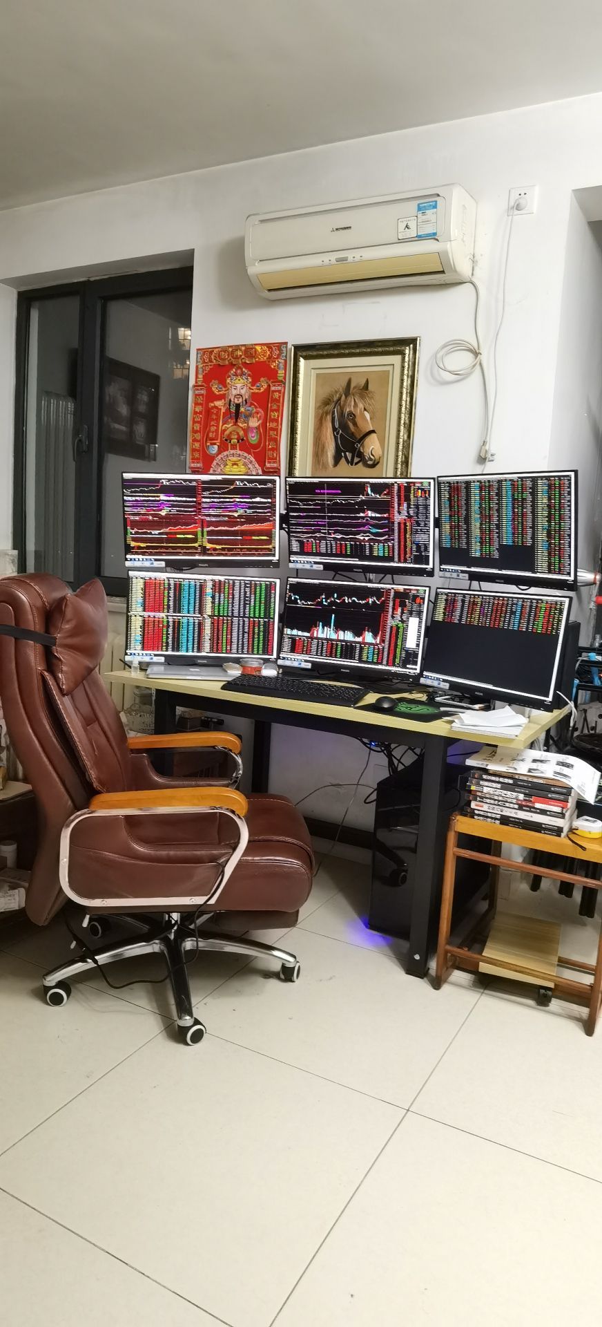 我曾经非常用心地研究过股神巴菲特购买股票的特点。他从来不购买垃圾股，只挑选龙头企