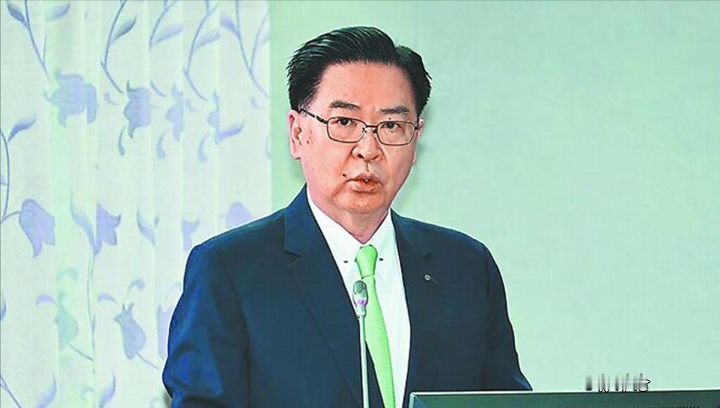 吴钊燮恶意抹黑大陆新规。台媒报道，大陆新的出入境管理规定9月15日施行，“台独