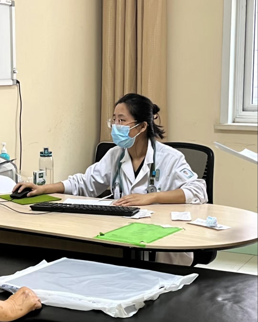 我大姑当了一辈子医生，跟老亲戚们说的那些“医生才懂的养老门道”，比啥养生文章