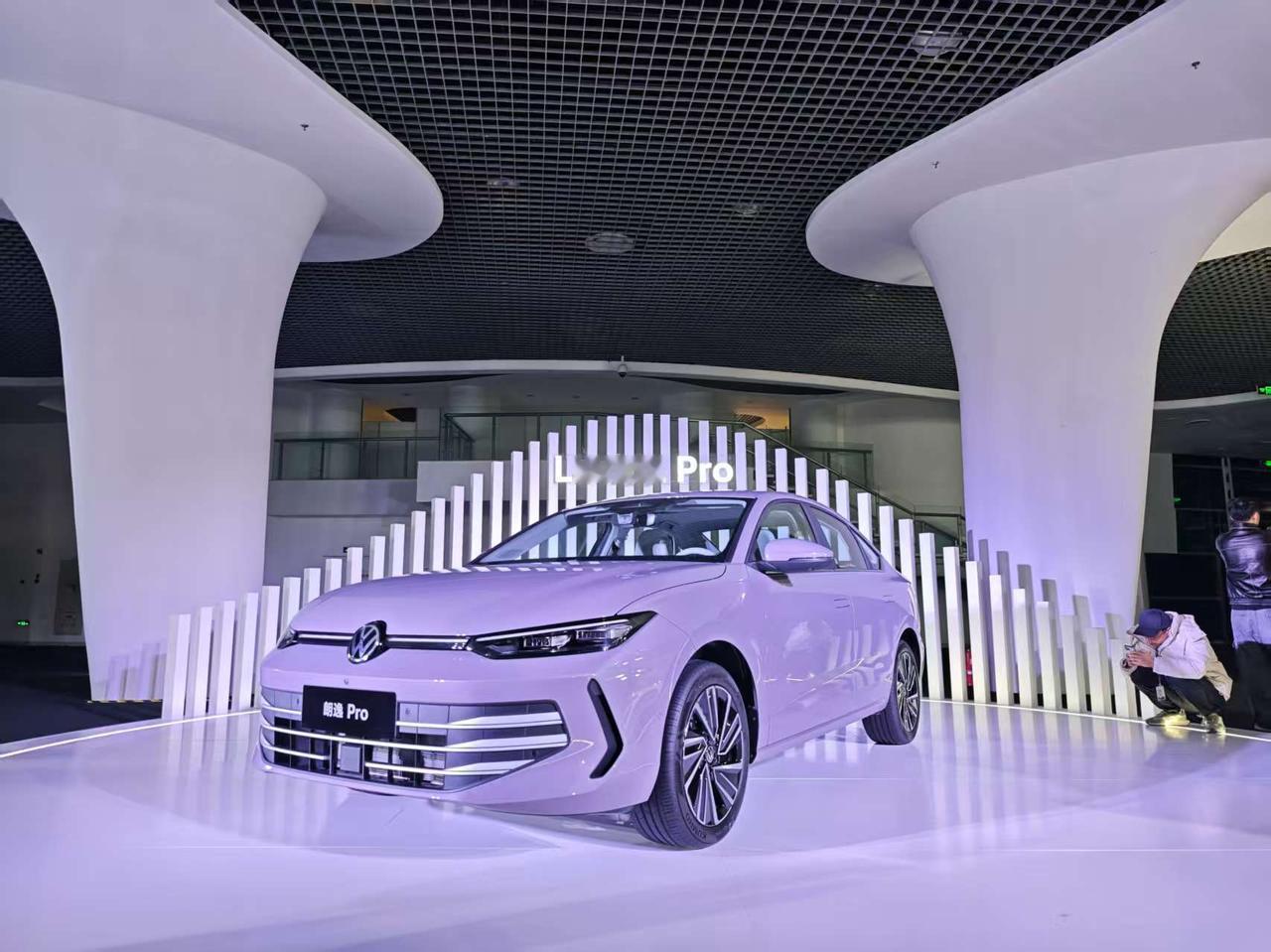 11月17日晚，上汽大众朗逸Pro正式上市，新车共推出4款车型，限时价8.88万