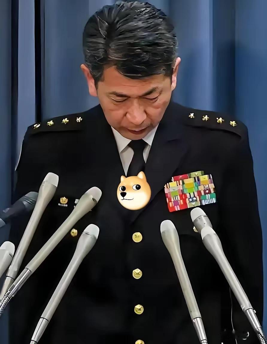 就在刚刚，日本自卫队最高长官认错啦！日本自卫队最高长官、陆上幕僚长荒井正芳正