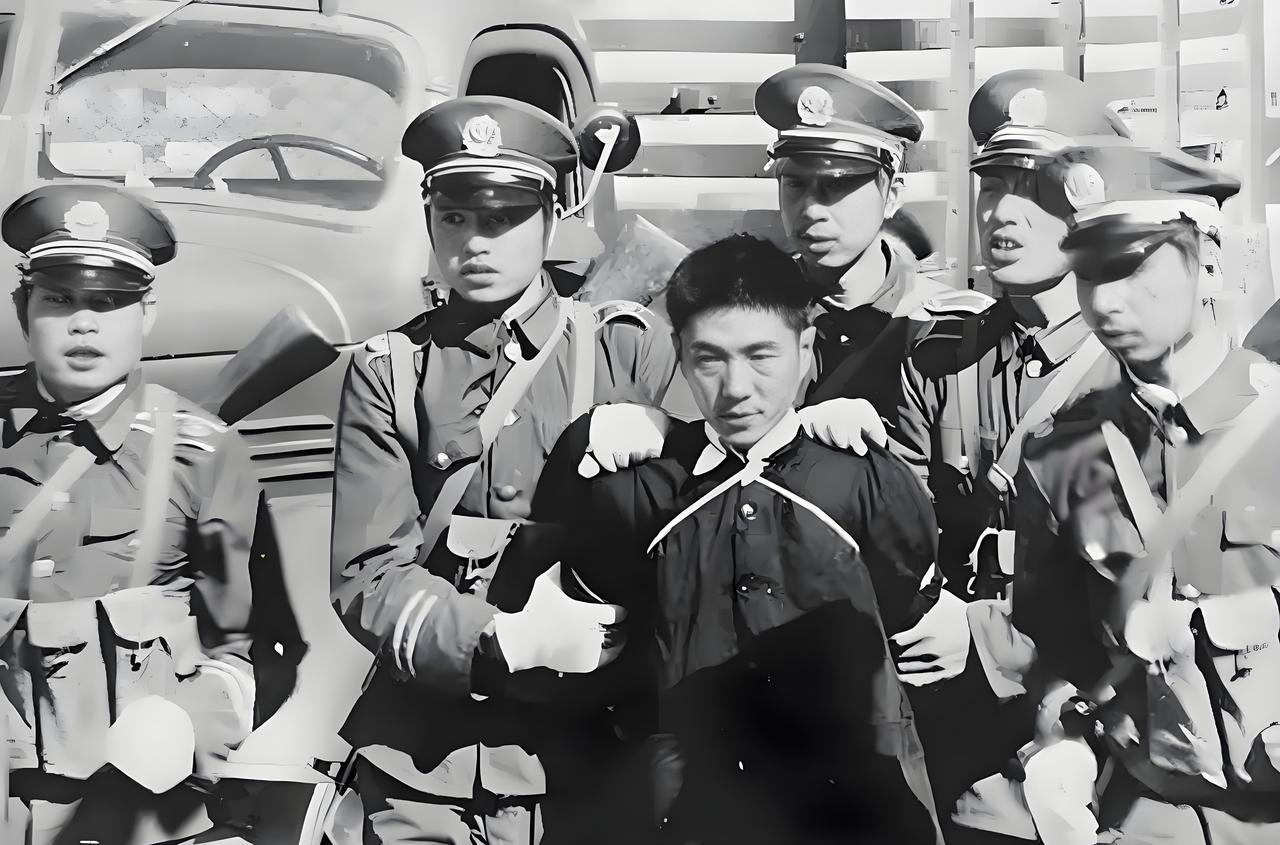 1985年6月，青海西宁来了一个特殊的工作组。带队的是黄镇。老红军出身，井冈山时