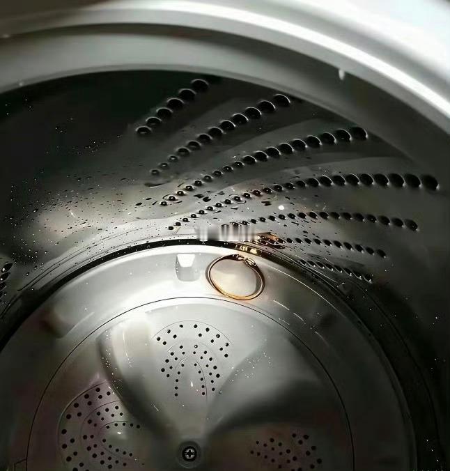 酒店洗衣机发现的，可以捡吗